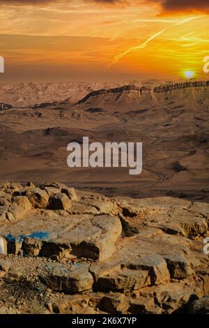 Mitzpe Ramon ist ein gemeinderat in der Negev-Wüste im Süden Israels. Gelegen auf dem nördlichen Kamm in einer Höhe von 860 Metern übersehen Stockfoto