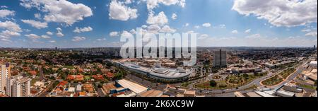Panorama-Luftaufnahme von Ribeirao Shopping und Presidente Vargas Avenue Stockfoto