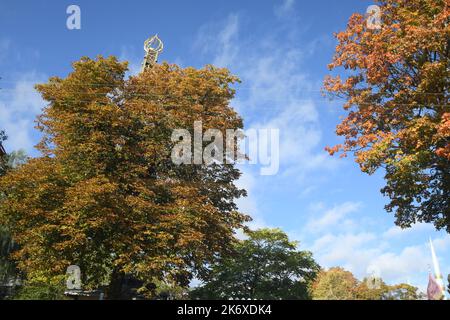 Kopenhagen /Dänemark/16. Oktober 2022 / Besucher, die im Tivoli-Garten schwelgen, um die Halloween-Saison im Tivoli Grden in der dänischen Hauptstadt zu sehen. (Foto..Francis Joseph Dean/Dean Picturs. Stockfoto