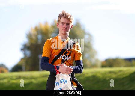 Hull, Großbritannien. 16. Oktober 2022. Ein Fan von Hull City kommt zum Sky Bet Championship Spiel Hull City gegen Birmingham City im MKM Stadium, Hull, Großbritannien, 16.. Oktober 2022 (Foto von Ben Early/News Images) in Hull, Großbritannien am 10/16/2022. (Foto von Ben Early/News Images/Sipa USA) Quelle: SIPA USA/Alamy Live News Stockfoto