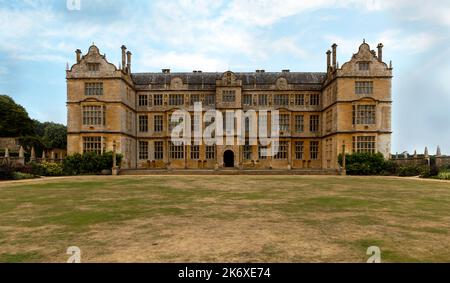 Ostfront des Montacute House, eines späten elisabethanischen Herrenhauses, Montecute, Somerset, England, Vereinigtes Königreich. Stockfoto