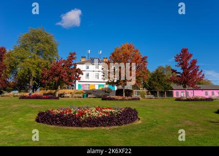 Chalkwell Hall in Chalkwell Park, Westcliff on Sea, Southend on Sea, Essex, Großbritannien. Georgianisches Gebäude, das von Metal Southend als Kunst- und Kulturzentrum genutzt wird Stockfoto