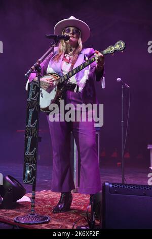 Hollywood, Florida, USA. 15. Oktober 2022. Elle King tritt am 15. Oktober 2022 im Hard Rock Live im Seminole Hard Rock Hotel & Casino in Hollywood, Florida, auf. Kredit: Mpi04/Media Punch/Alamy Live Nachrichten Stockfoto