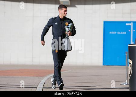 Hull, Großbritannien. 16. Oktober 2022. Xavier Simons #35 von Hull City kommt für das Sky Bet Championship Spiel Hull City gegen Birmingham City im MKM Stadium, Hull, Großbritannien, 16.. Oktober 2022 (Foto von Ben Early/News Images) in Hull, Großbritannien am 10/16/2022. (Foto von Ben Early/News Images/Sipa USA) Quelle: SIPA USA/Alamy Live News Stockfoto