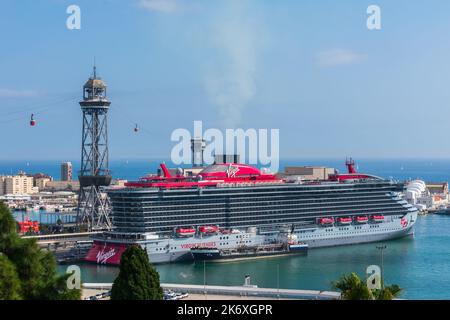 Virgin-Schiff im Hafen von Barcelona, Oktober 23 2022 Stockfoto