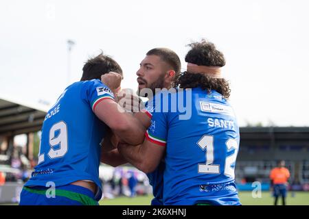 Newcastle, Großbritannien. 16.. Oktober 2022. Die italienische Mannschaft wärmt sich am Sonntag, den 16.. Oktober 2022, während des Rugby League World Cup Pool B-Spiels 2021 zwischen Schottland und Italien im Kingston Park, Newcastle, auf. (Kredit: Trevor Wilkinson | MI Nachrichten) Kredit: MI Nachrichten & Sport /Alamy Live Nachrichten Stockfoto