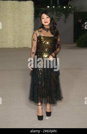 LOS ANGELES, CA - 15. OKTOBER: Stephanie Hsu bei der jährlichen Academy Museum Gala 2. im Academy Museum of Motion Picturs in Los Angeles, Kalifornien, am 15. Oktober 2022. Sadou/MediaPunch Stockfoto