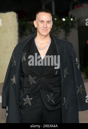 LOS ANGELES, CA - 15. OKTOBER: Jeremy Scott bei der jährlichen Academy Museum Gala 2. im Academy Museum of Motion Picturs in Los Angeles, Kalifornien, am 15. Oktober 2022. Sadou/MediaPunch Stockfoto