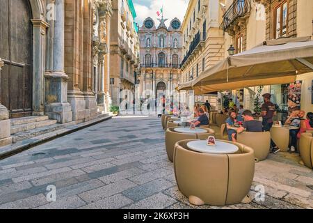 Trapani auf Sizilien kleine Straßen und Gebäude, Italien Stockfoto