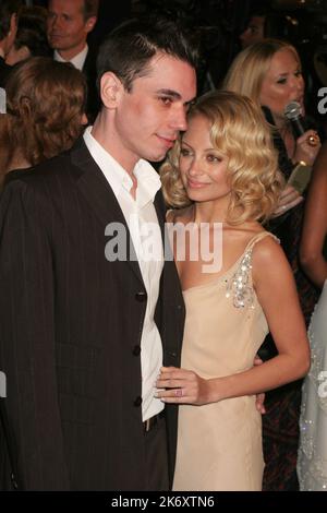 Nicole Ritchie und Adam Goldstein, aka DJ AM, besuchen am 27. Februar 2005 die Vanity Fair Oscar Party in Mortons in West Hollywood, CA. Foto: Henry McGee/MediaPunch Stockfoto