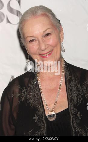 Rosemary Harris nimmt am 13. Juni 2010 an den jährlichen Tony Awards 64. des American Theatre Wing in der Radio City Music Hall in New York City Teil. Foto: Henry McGee/MediaPunch Stockfoto