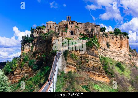 Eines der schönsten italienischen Dörfer Civita di Bagnoregio, genannt Geisterstadt. Beliebtes Touristenziel in Italien, Region Latium, Viterbo provin Stockfoto