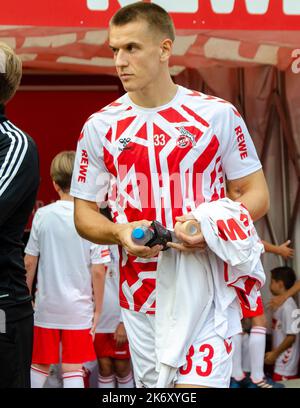 Köln, Nordrhein-Westfalen, Deutschland. 16. Oktober 2022. Beim Bundesliga-Spiel des FC Köln gegen den FC Augsburg am 16. Oktober 2022 im RheinEnergieStadion in Köln. (Bild: © Kai Dambach/ZUMA Press Wire) Stockfoto