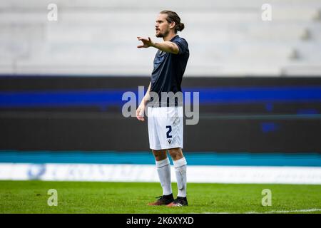 Karlsruhe, Deutschland. 15. Oktober 2022. Fußball: 2. Bundesliga, Karlsruher SC - Darmstadt 98, Matchday 12, BBBank Wildpark. Karlsruher Sebastian Jung Gesten. Quelle: Tom Weller/dpa - Nutzung nur nach schriftl. Vereinbarung mit der dpa/Alamy Live News Stockfoto