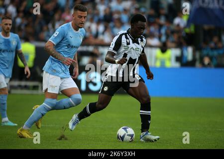 Rom, Italien. 16. Oktober 2022. Destiny Udogie (Udinese) in Aktion während des Serie-A-Spiels zwischen SS Lazio und Udinese Calcio im Stadio Olimpico am 16. Oktober 2022 in Rom, Italien. (Bild: © Giuseppe Fama/Pacific Press via ZUMA Press Wire) Stockfoto