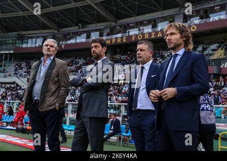 Turin, Italien. 15. Oktober 2022. Andrea Agnelli, Präsident des FC Juventus, Maurizio Arrivabene A.D. des FC Juventus, Federico Cherubini, Manager des FC Juventus, und Pavel Nedved, Vizepräsident des FC Juventus, während des Fußballspiels der Serie A 2022/23 zwischen dem FC Turin und dem FC Juventus im Olimpico Grande Torino Stadium, Turin. Endergebnis | Torino 0 - 1 Juventus Credit: SOPA Images Limited/Alamy Live News Stockfoto