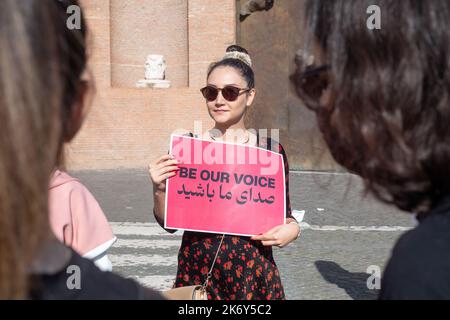 Rom, Italien. 15. Oktober 2022. Ein iranisches Mädchen protestiert in Rom gegen das iranische Regime (Foto: © Matteo Nardone/Pacific Press via ZUMA Press Wire) Stockfoto