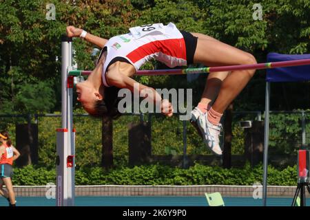 Die High Jumper Sharon Wong Yue-nam sprang bei der Hong Kong Series 4 auf dem Tseung Kwan O Sports Ground eine persönliche Bestleistung von 1,79m. 09OCT22 Foto: Shirley Chui Stockfoto