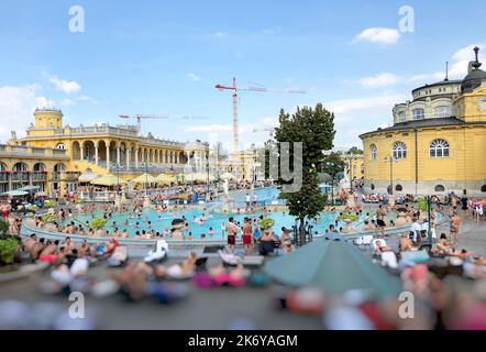 Panoramablick auf die Thermalbäder und das Heilbad Széchenyi in Budapest, Ungarn Stockfoto