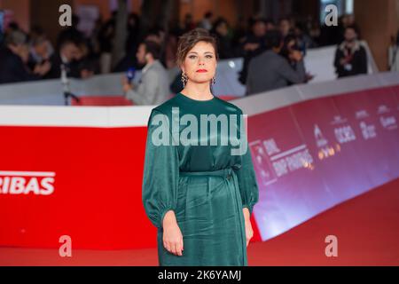 15. Oktober 2022, Rom, Italien: Regisseurin Mounia Meddour nimmt am dritten Tag des Rome Film Fest 17. am roten Teppich Teil (Foto: © Matteo Nardone/Pacific Press via ZUMA Press Wire) Stockfoto