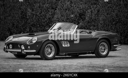 1961 Ferrari 250GT SWB California Spider von Scaglietti ‘843 UYO’ auf dem Concours d’Elégance Motorshow im Blenheim Palace ausgestellt Stockfoto