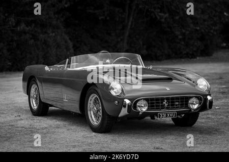 1957 Ferrari 250 GT Series I Café Racer ‘331 XVU’ auf dem Concours d’Elégance Motorshow im Blenheim Palace ausgestellt Stockfoto