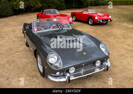 1961 Ferrari 250GT SWB California Spider von Scaglietti ‘843 UYO’ auf dem Concours d’Elégance Motorshow im Blenheim Palace ausgestellt Stockfoto