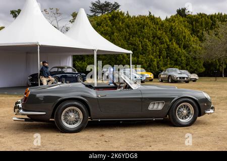 1961 Ferrari 250GT SWB California Spider von Scaglietti ‘843 UYO’ auf dem Concours d’Elégance Motorshow im Blenheim Palace ausgestellt Stockfoto