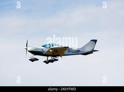 Czech SportCruiser landet auf dem Wellesbourne Airfield, Warwickshire, Großbritannien (G-CGIP) Stockfoto