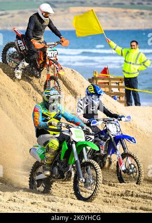 WEYMOUTH BEACH RACE - 9. OKTOBER 2022: 161 Grant Laming 472 Ready Peedle Racing am Weymouth Beach, Dorset, Großbritannien Stockfoto