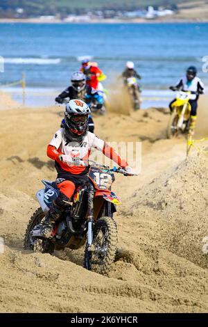 WEYMOUTH BEACH RACE - 9. OKTOBER 2022: 12 Sam winterburn Racing am Weymouth Beach, Dorset, Großbritannien Stockfoto