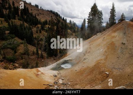 Schwefel arbeitet im Lassen Volcanic National Park. Hydrothermalquellen in Lassen, Kalifornien Stockfoto