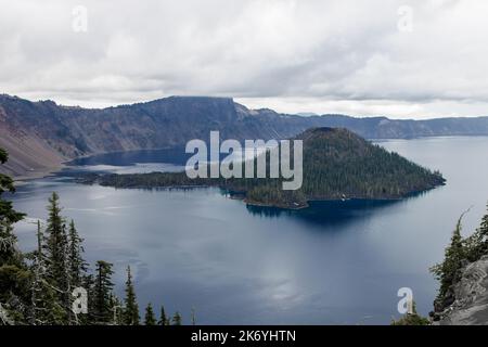 Scenic view of Crater lake from Watchman peak trailhead in Crater Lake National park, Oregon Stockfoto