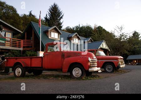 Bellas rot rostiger Lastwagen aus der Dämmerung. Der legendäre Bella-Lastwagen vor dem Besucherzentrum von Forks in Washington Stockfoto