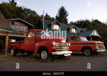 Bellas rot rostiger Lastwagen aus der Dämmerung. Der legendäre Bella-Lastwagen vor dem Besucherzentrum von Forks in Washington Stockfoto