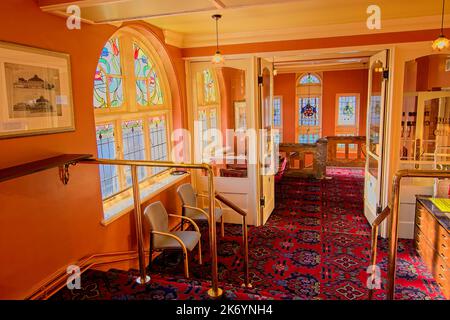 The Heritage Lounge Buntglasfenster, Innendesign und Dekor, Royal Hall, Harrogate, North Yorkshire, England, Großbritannien. Stockfoto