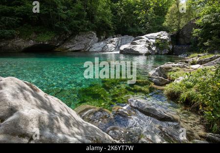 Einzigartig schöner See in Peccia, Lavizzara, Maggia-Tal im Tessin Schweiz. Stockfoto