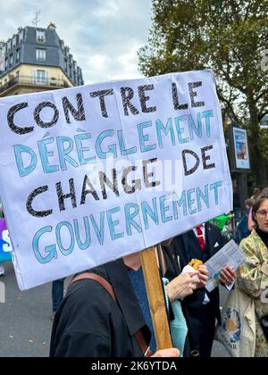 Paris, Frankreich, Detail, Protest Sign on Street, französische Linkspartei, NUPES, LFI, Demonstration gegen Lebenshaltungskosten und Untätigkeit über den Klimawandel, stehen Sie auf und werden gezählt Stockfoto