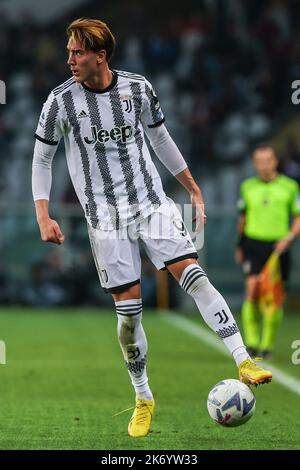 Turin, Italien. 15. Oktober 2022. Dusan Vlahovic vom FC Juventus in Aktion während des Fußballspiels der Serie A 2022/23 zwischen dem FC Turin und dem FC Juventus im Olimpico Grande Torino Stadium, Turin. Endergebnis | Torino 0 - 1 Juventus (Foto von Fabrizio Carabelli/SOPA Images/Sipa USA) Quelle: SIPA USA/Alamy Live News Stockfoto