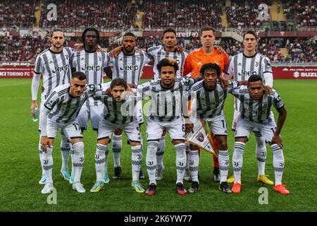 Turin, Italien. 15. Oktober 2022. FC Juventus stellt sich während des Fußballspiels der Serie A 2022/23 zwischen dem Turin und dem Juventus FC im Olimpico Grande Torino Satdium, Turin, Italien am 15. Oktober 2022 auf - Foto FCI/Fabrizio Carabelli/SOPA Images Endstand | Turin 0 - 1 Juventus (Foto von Fabrizio Carabelli/SOPA Images/Sipa USA) Kredit: SIPA USA/Alamy Live News Stockfoto