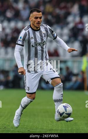 Turin, Italien. 15. Oktober 2022. Filip Kostic von Juventus FC in Aktion während des Fußballspiels der Serie A 2022/23 zwischen dem FC Turin und dem FC Juventus im Olimpico Grande Torino Stadium, Turin. Endergebnis | Torino 0 - 1 Juventus (Foto von Fabrizio Carabelli/SOPA Images/Sipa USA) Quelle: SIPA USA/Alamy Live News Stockfoto