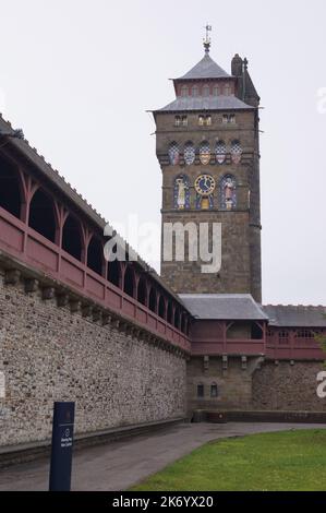 Cardiff, Wales (UK): Der Uhrenturm am Cardiff Castle Stockfoto