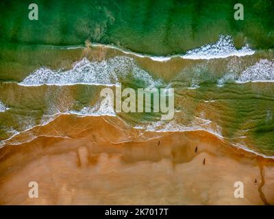 Luftaufnahme des Strandes von El Palmar in Vejer de la Frontera, Cádiz in Spanien. Stockfoto