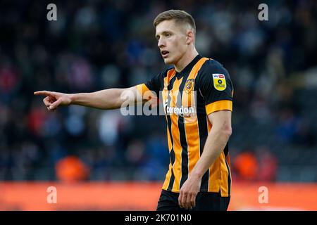 Hull, Großbritannien. 16. Oktober 2022. Greg Docherty #8 von Hull City während des Sky Bet Championship-Spiels Hull City gegen Birmingham City im MKM Stadium, Hull, Großbritannien, 16.. Oktober 2022 (Foto von Ben Early/Nachrichtenbilder) in Hull, Großbritannien am 10/16/2022. (Foto von Ben Early/News Images/Sipa USA) Quelle: SIPA USA/Alamy Live News Stockfoto