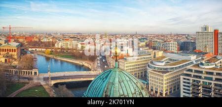 Luftaufnahme über die Spree in Berlin Stockfoto