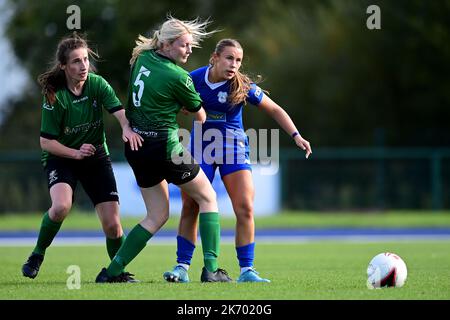 Cardiff, Großbritannien. 16. Oktober 2022. Genero Adran Premier Phase 1 22/23: Cardiff City FC gegen Aberystwyth Town FC. Seren Watkins von Cardiff City Women FC - Pflichtfeld per Linie Kredit: Ashley Crowden/Alamy Live News Stockfoto