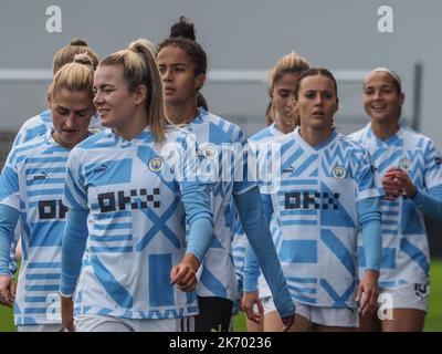 Manchester, Großbritannien. 16. Oktober 2022. Manchester, England, 16. 2022. Oktober: Manchester City Spieler wärmen sich während des Barclays FA Womens Super League Spiels zwischen Manchester City und Leicester City im Academy Stadium in Manchester, England auf (Natalie Mincher/SPP) Credit: SPP Sport Press Photo. /Alamy Live News Stockfoto