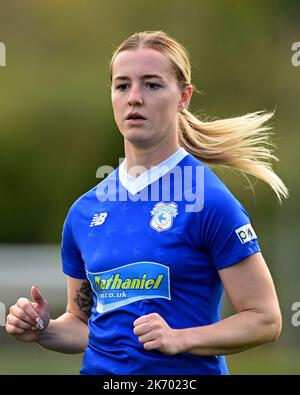 Cardiff, Großbritannien. 16. Oktober 2022. Genero Adran Premier Phase 1 22/23: Cardiff City FC gegen Aberystwyth Town FC. Danielle Green von Cardiff City Women FC - Pflichtfeld per Linie Kredit: Ashley Crowden/Alamy Live News Stockfoto