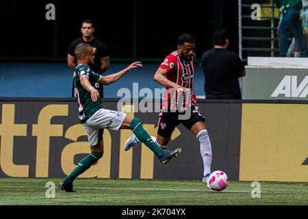 São PAULO, SP - 16.10.2022: PALMEIRAS X São PAULO - Maike und Reinaldo im Spiel zwischen Palmeiras X São Paulo, gültig für die 32. der brasilianischen Fußballmeisterschaft, Serie A, 2022. Am Sonntagnachmittag, dem 16. Oktober 2022, im Allianz Parque.“ (Foto: Van Campos/Fotoarena) Stockfoto