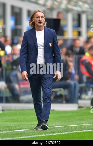 Mailand, Italien. 16. Oktober 2022. Manager Davide Nicola von Salernitana sah in der Serie Ein Spiel zwischen Inter und Sassuolo bei Giuseppe Meazza in Mailand. (Foto: Gonzales Photo/Alamy Live News Stockfoto